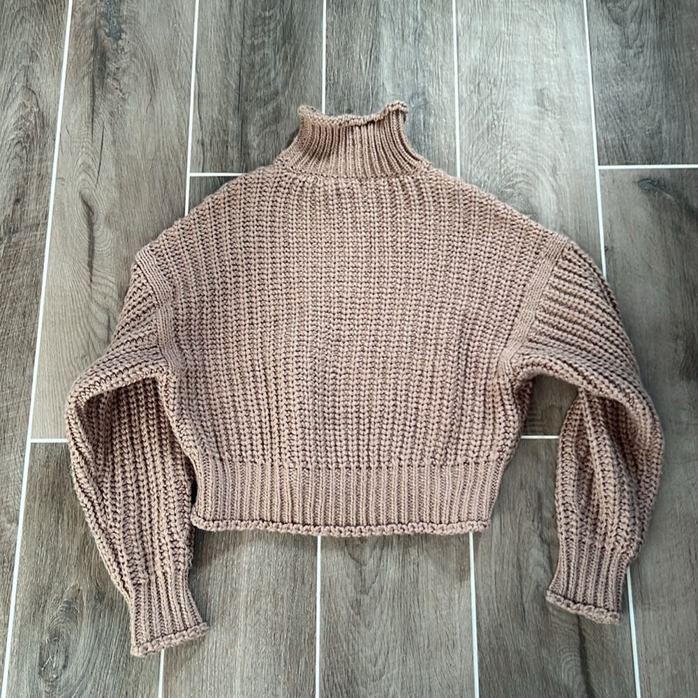Cropped Sweater - Picture 4 of 4